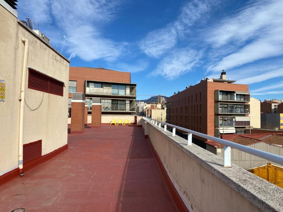 Piscina En Centro De Terrassa Apartamento Exterior foto
